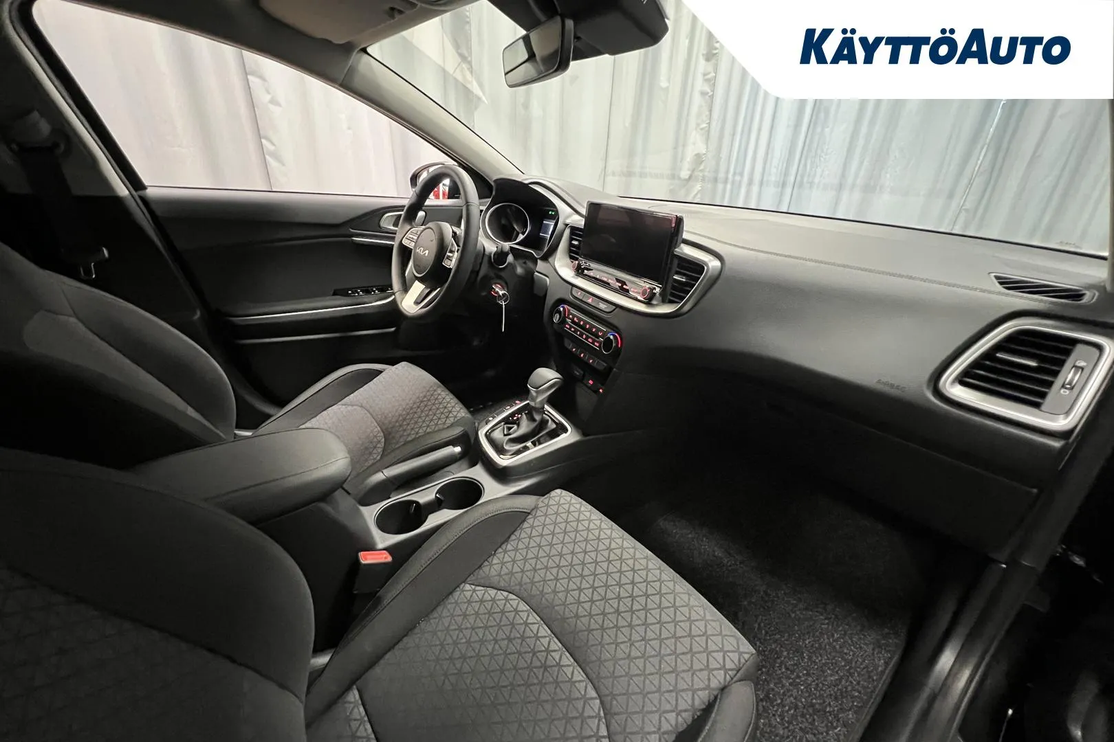Kia Ceed LTC-106 carousel image