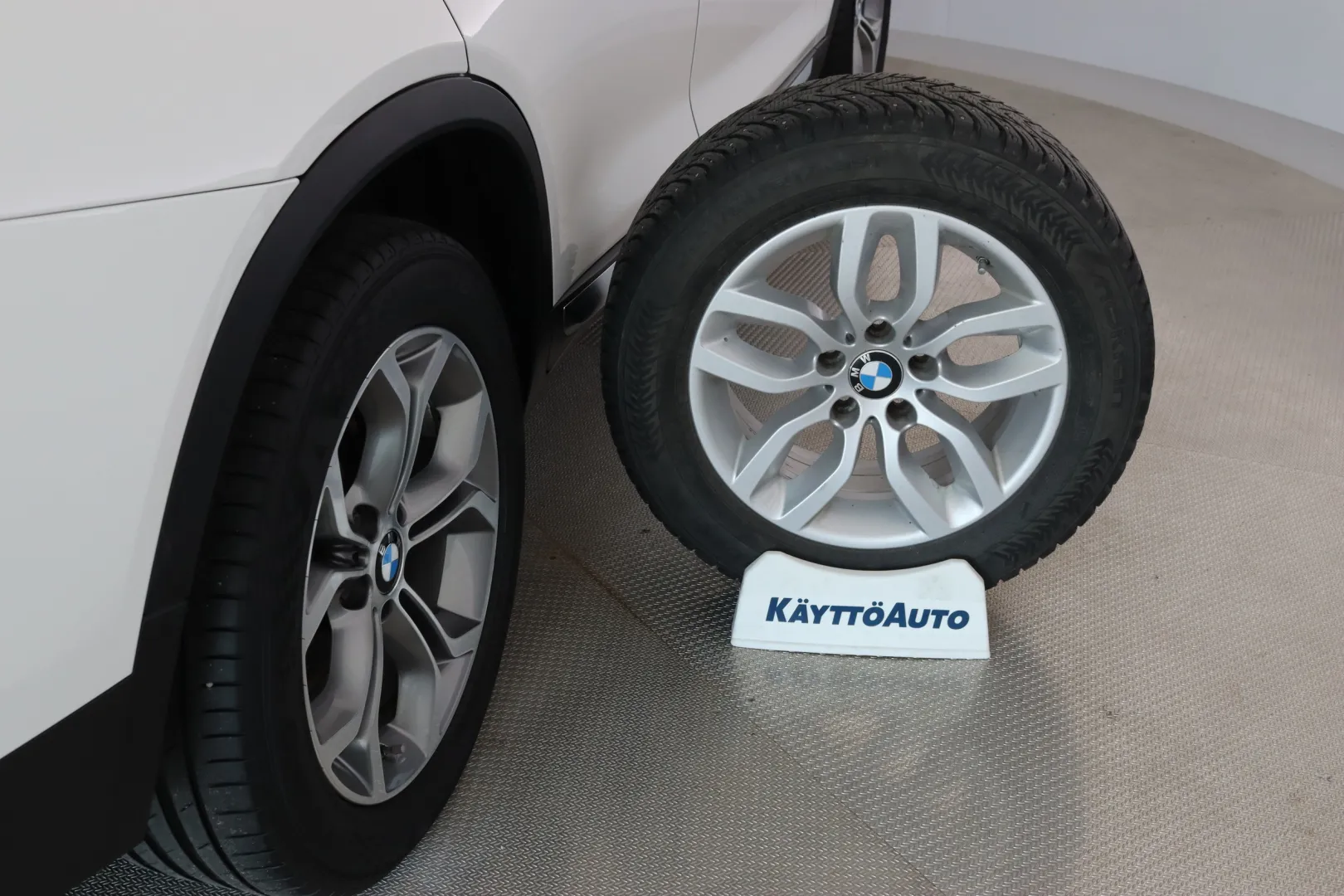 BMW X4 KNK-255 carousel image