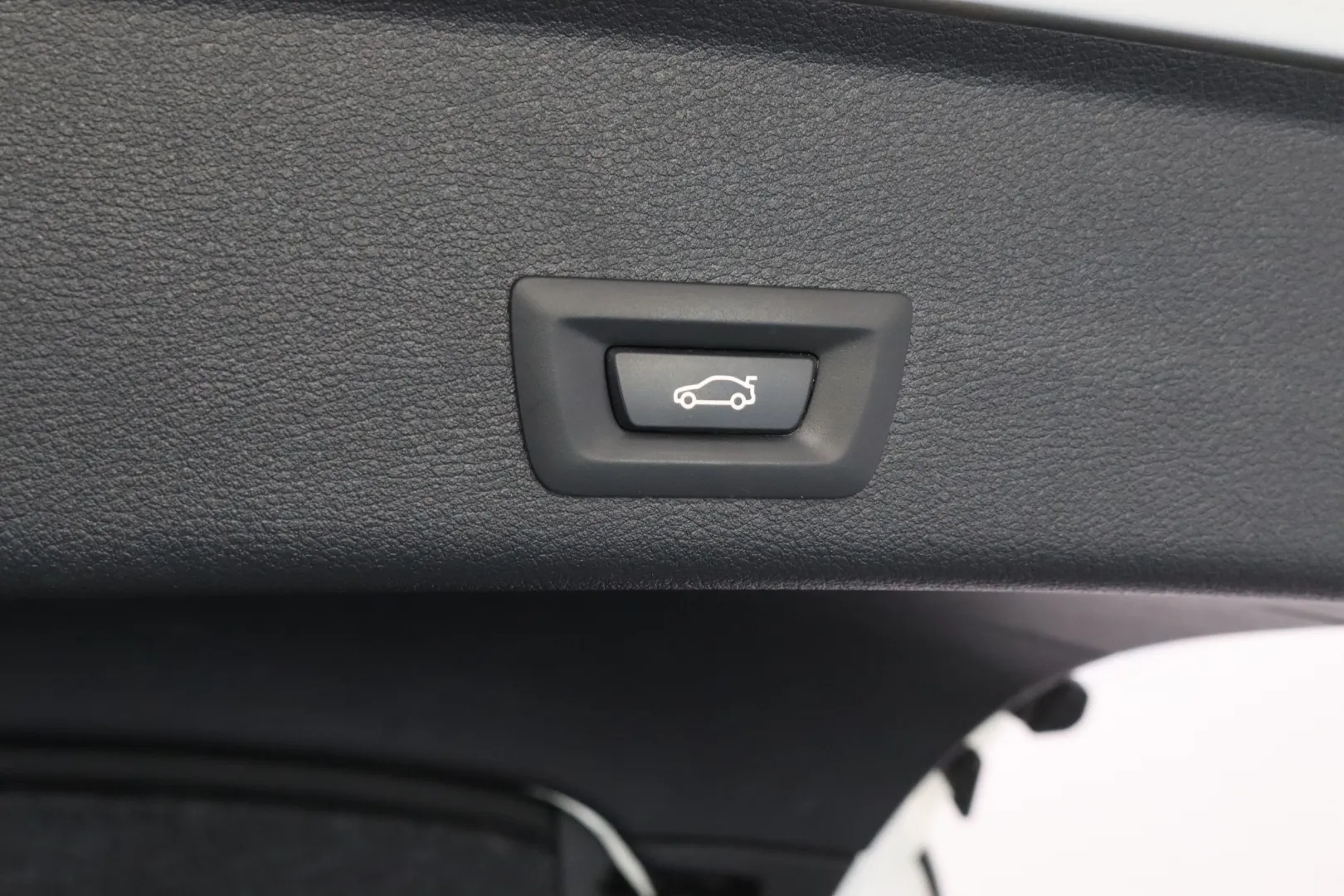 BMW X4 KNK-255 carousel image