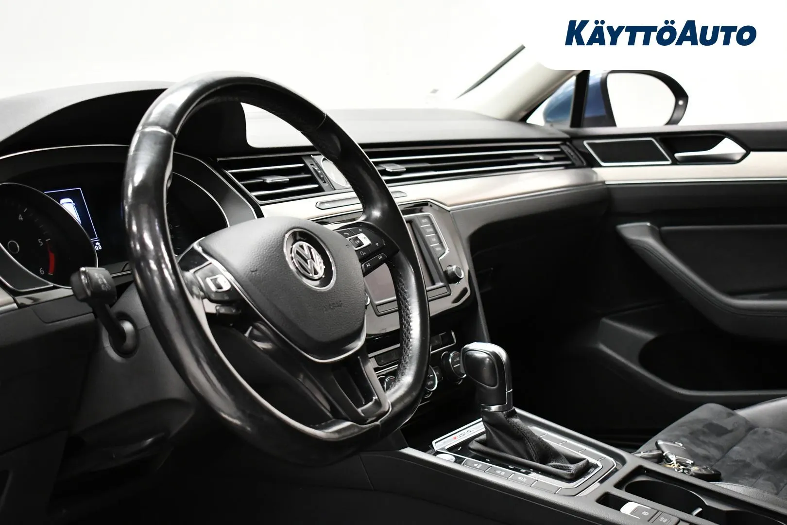 VOLKSWAGEN Passat ERL-146 carousel image