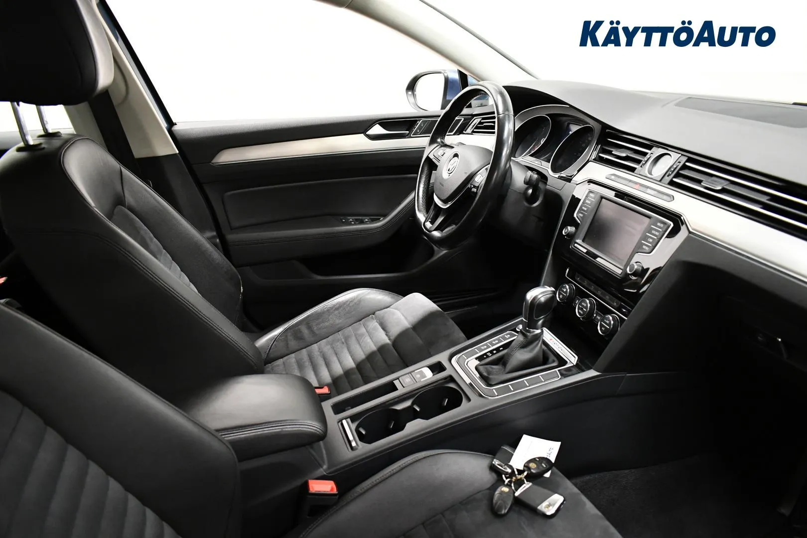 VOLKSWAGEN Passat ERL-146 carousel image