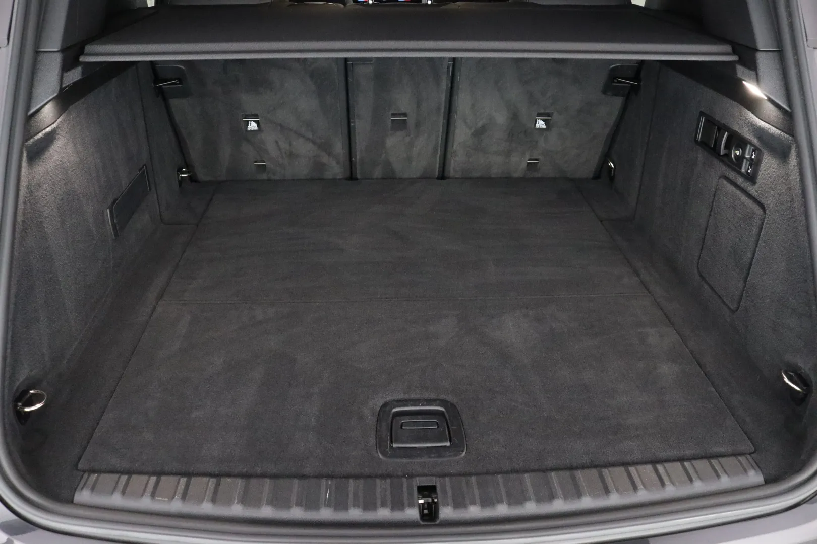 BMW iX GPC-115 carousel image