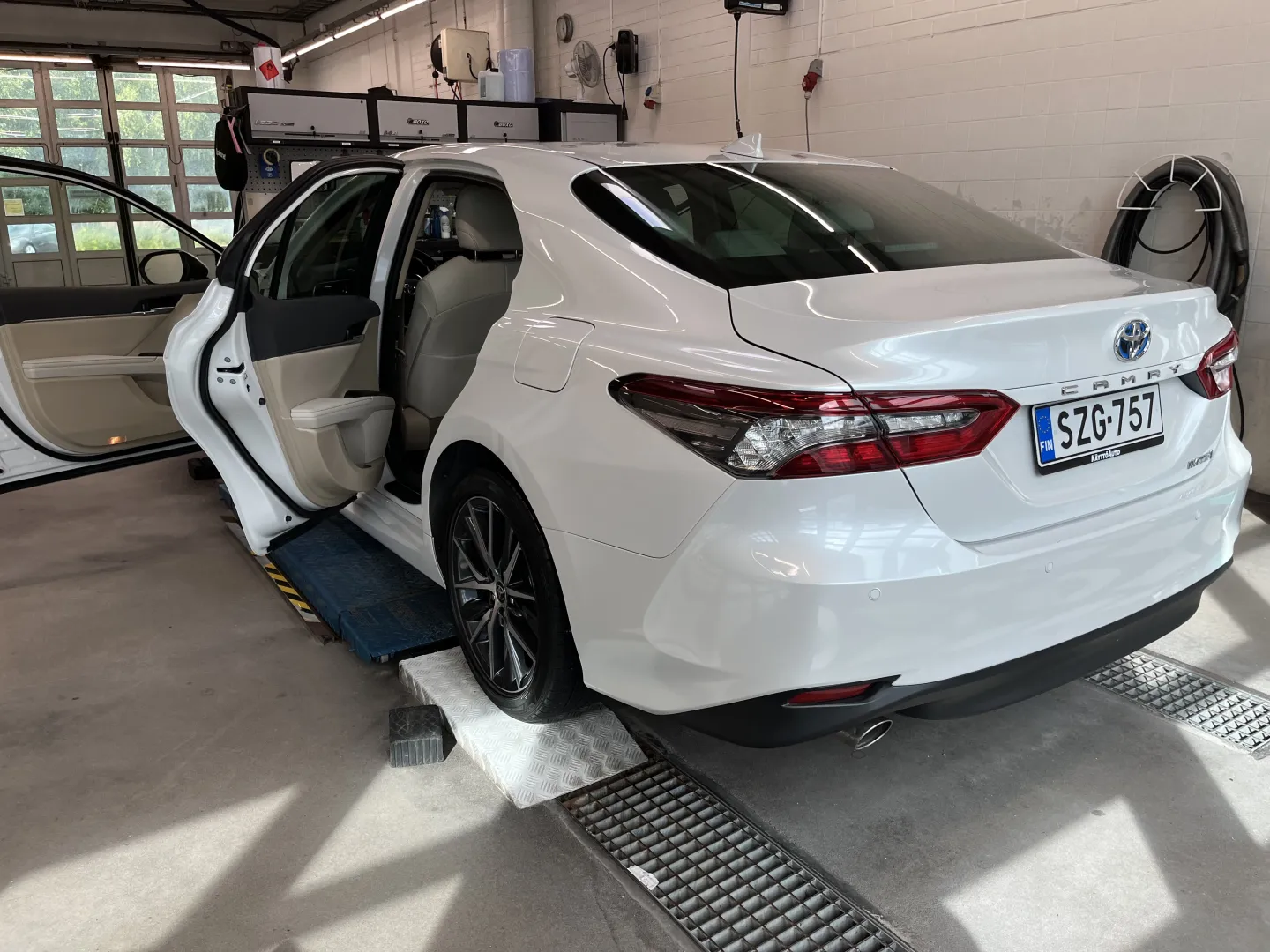 TOYOTA Camry SZG-757 carousel image