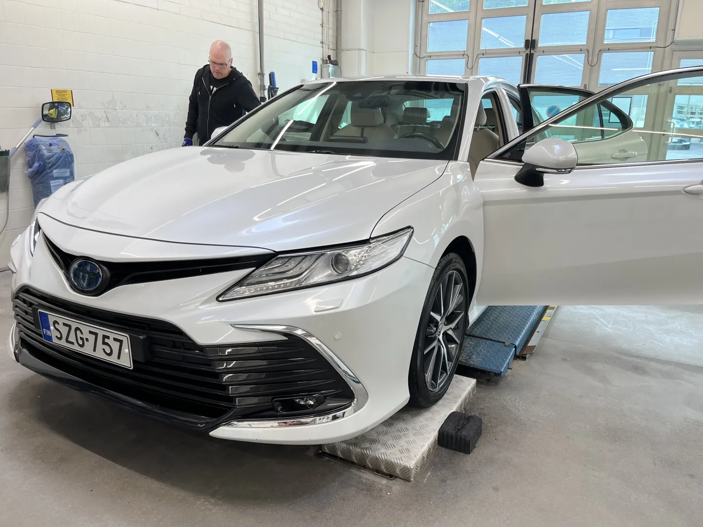 TOYOTA Camry SZG-757 carousel image