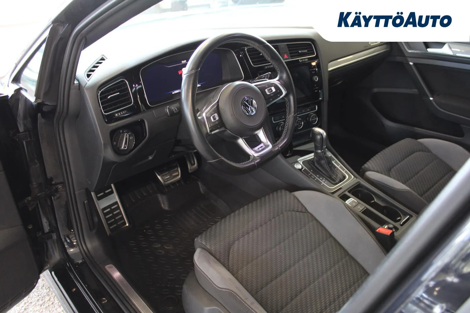 VOLKSWAGEN Golf CME-103 carousel image