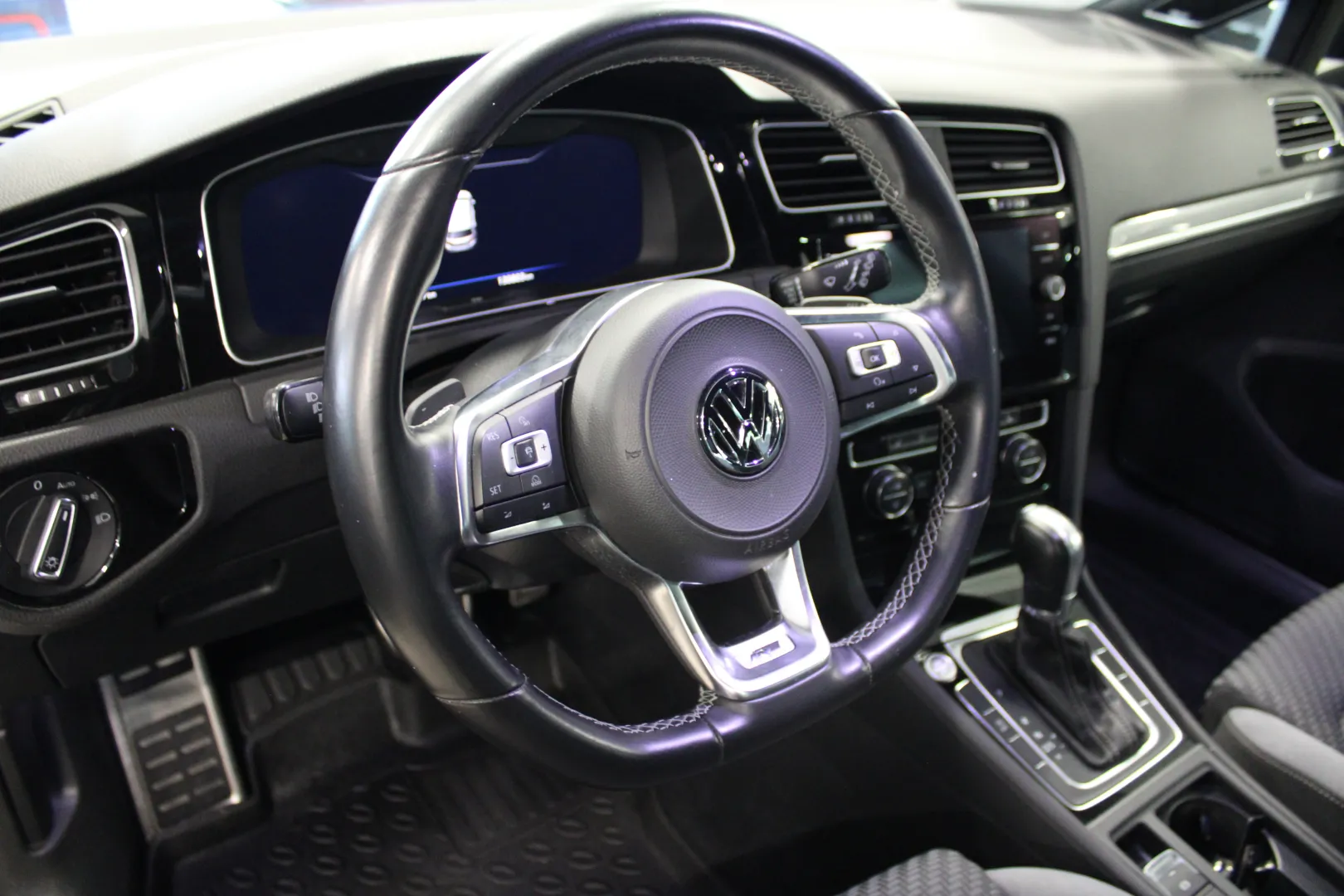 VOLKSWAGEN Golf CME-103 carousel image