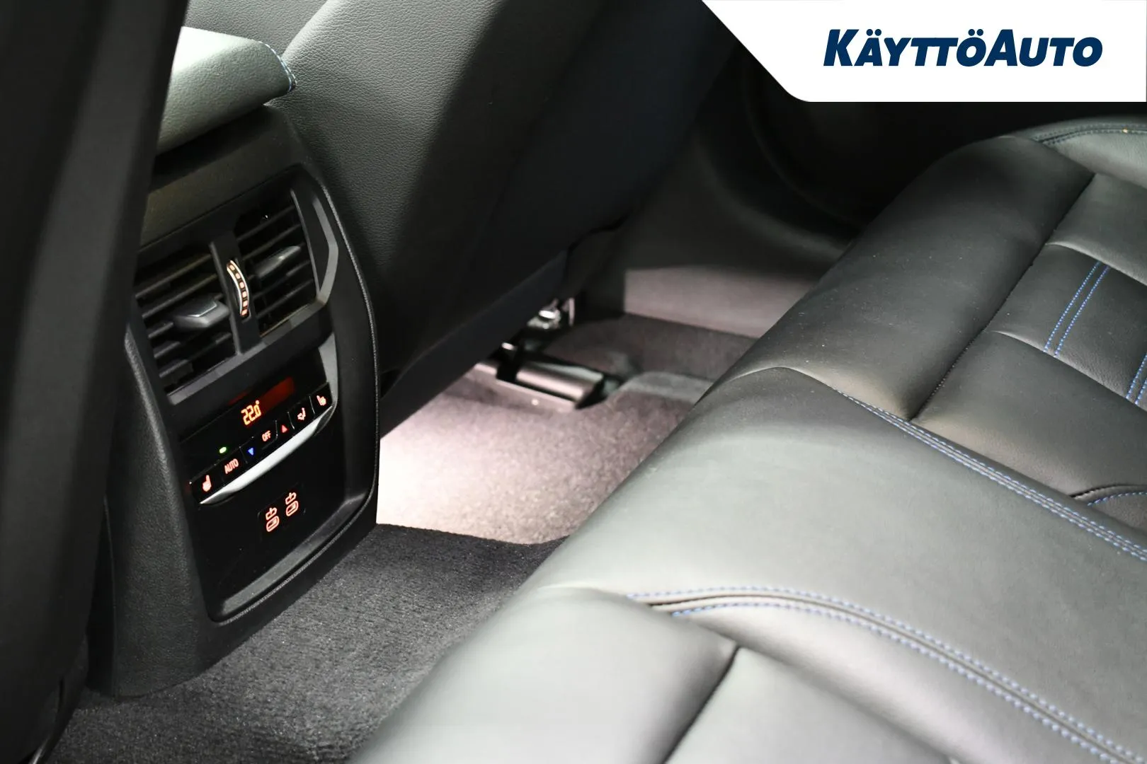 BMW i4 YZZ-370 carousel image