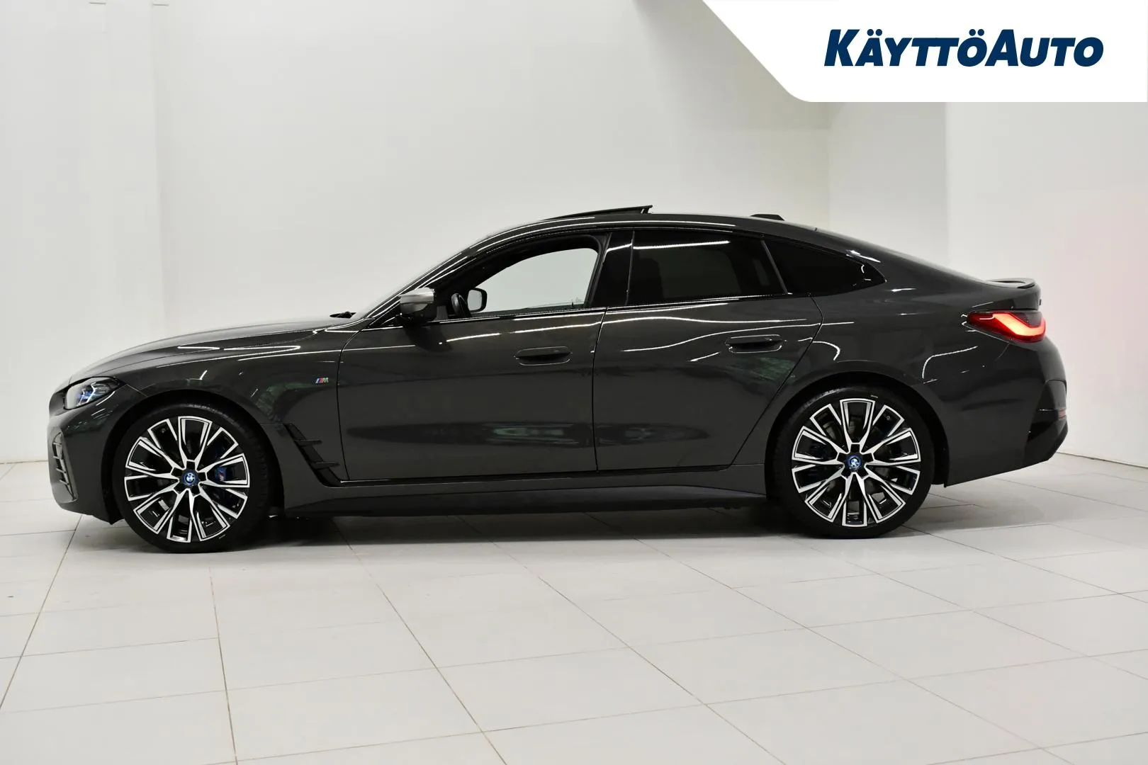 BMW i4 YZZ-370 carousel image