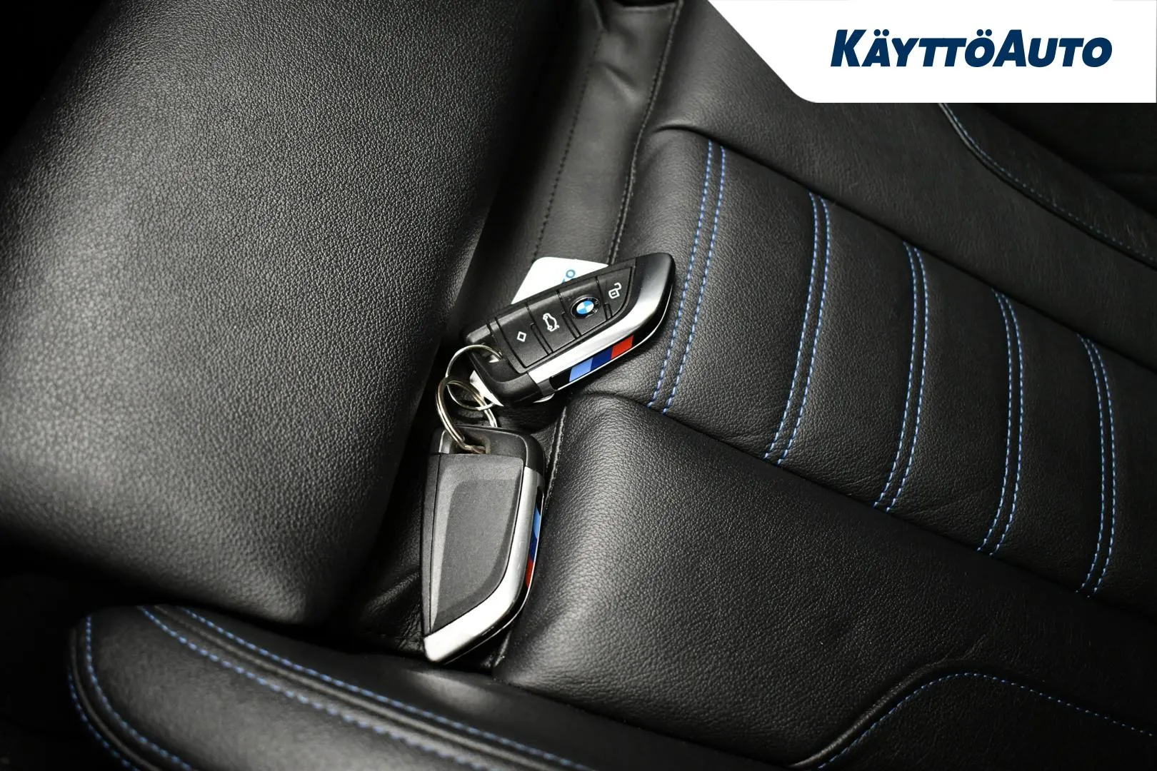 BMW i4 YZZ-370 carousel image