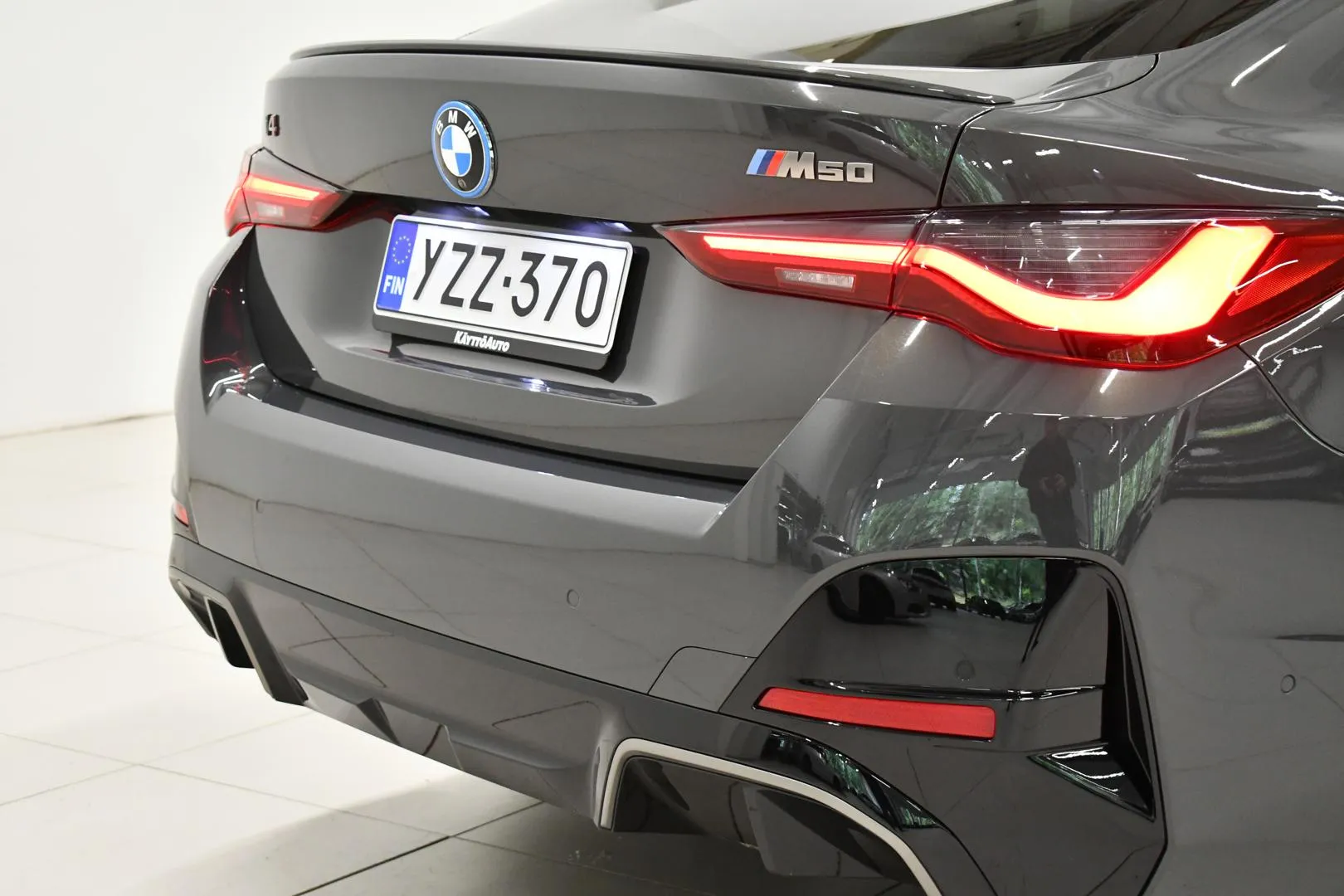 BMW i4 YZZ-370 carousel image