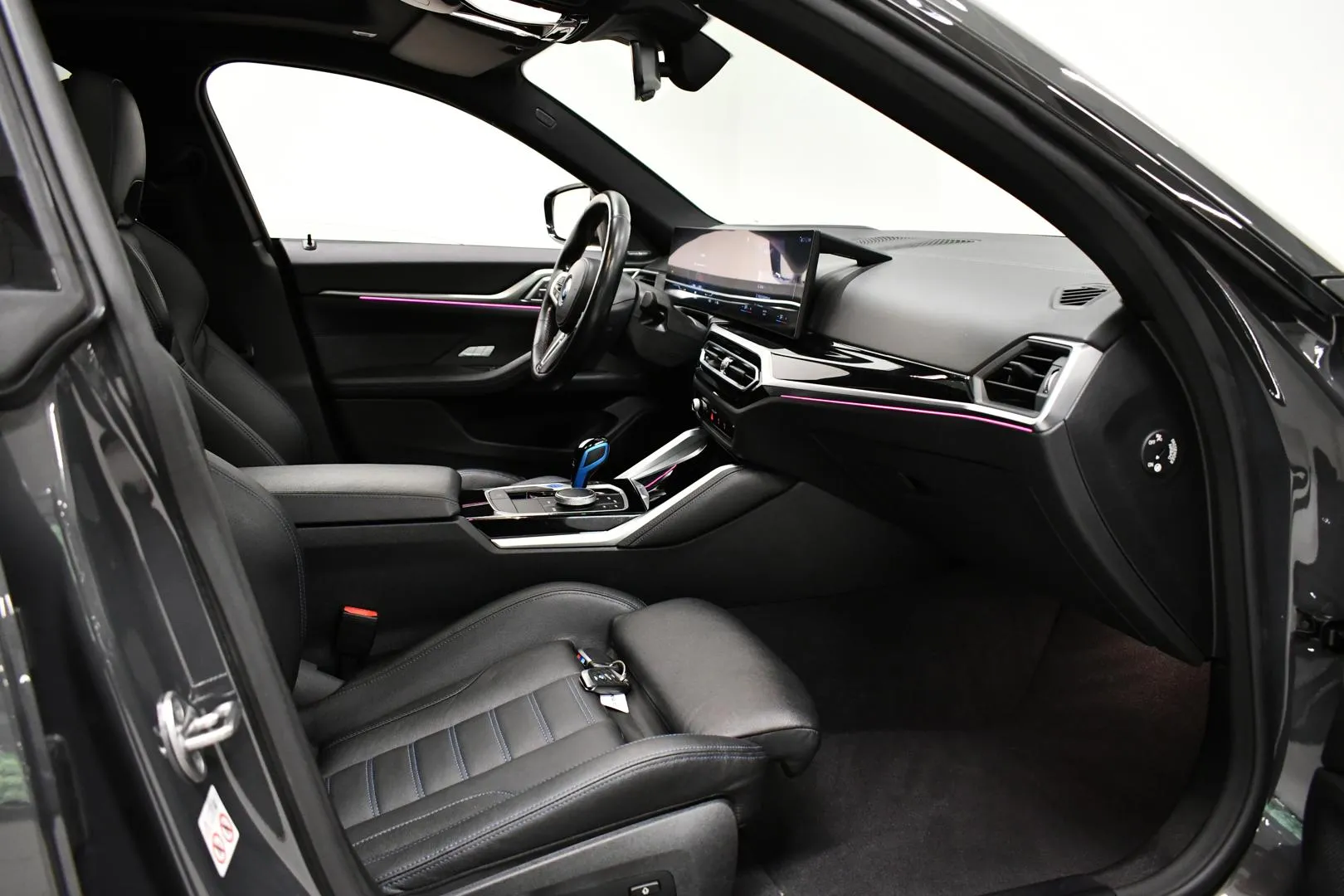 BMW i4 YZZ-370 carousel image