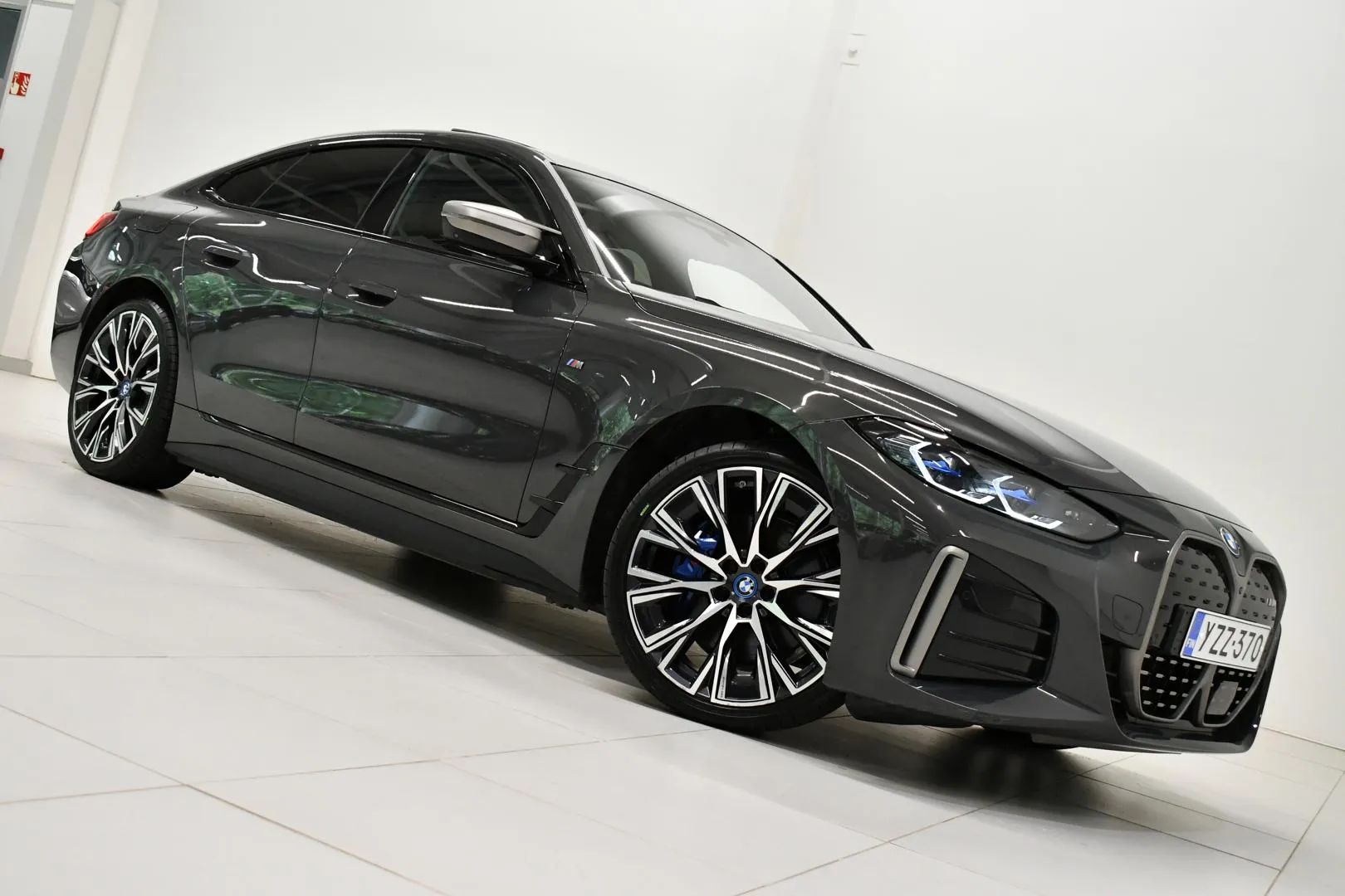 BMW i4 YZZ-370 carousel image