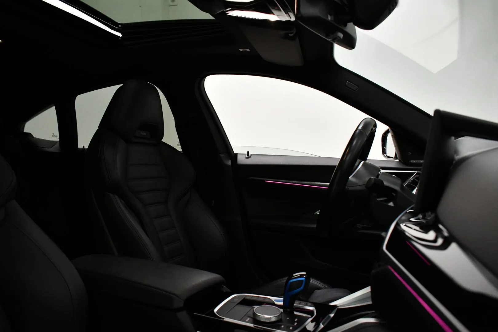 BMW i4 YZZ-370 carousel image