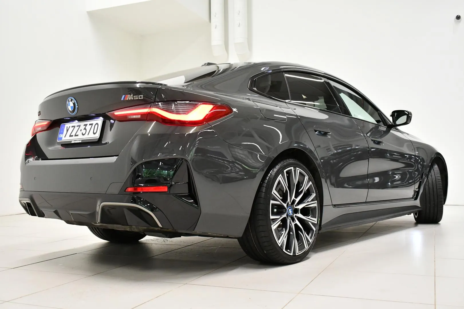 BMW i4 YZZ-370 carousel image