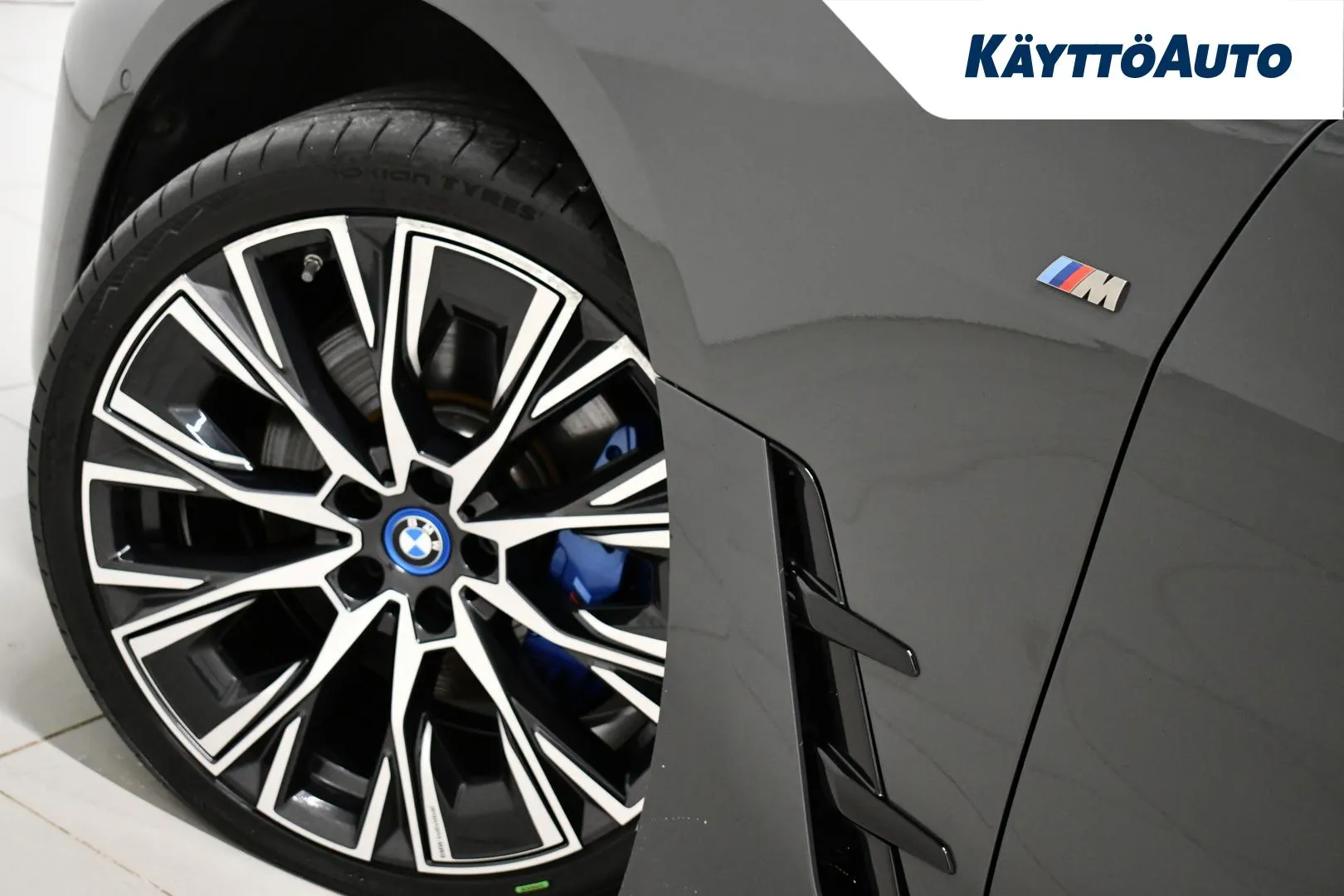 BMW i4 YZZ-370 carousel image