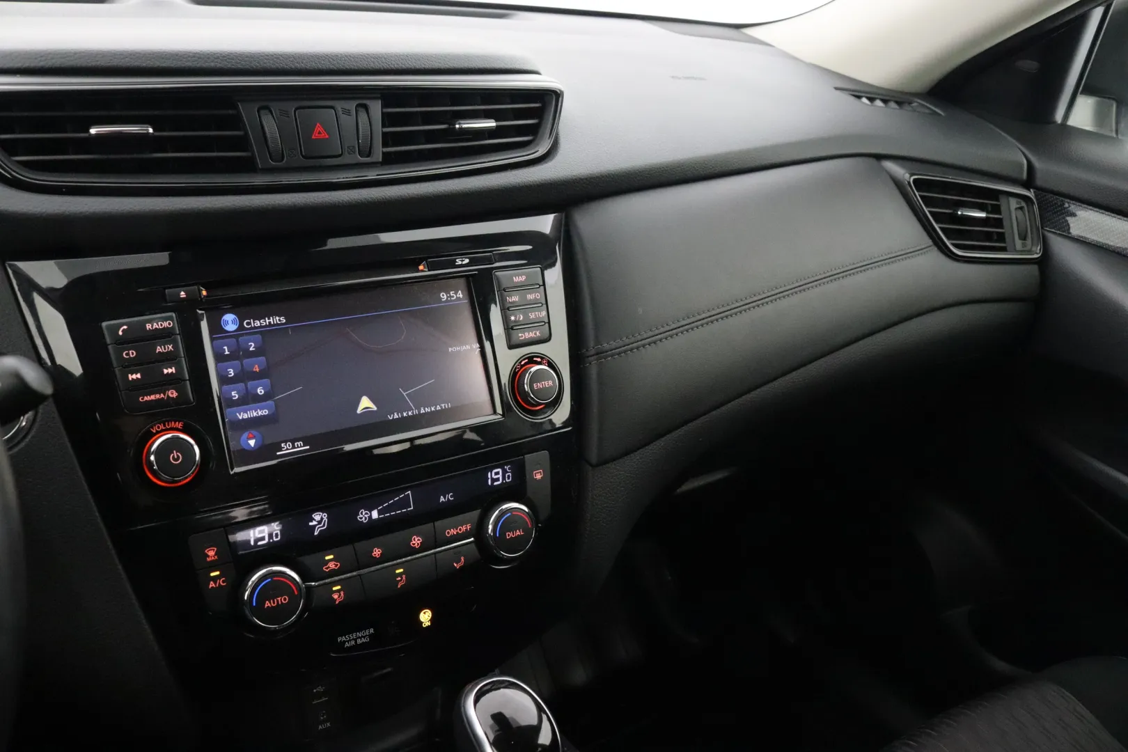 NISSAN X-Trail CON-572 carousel image