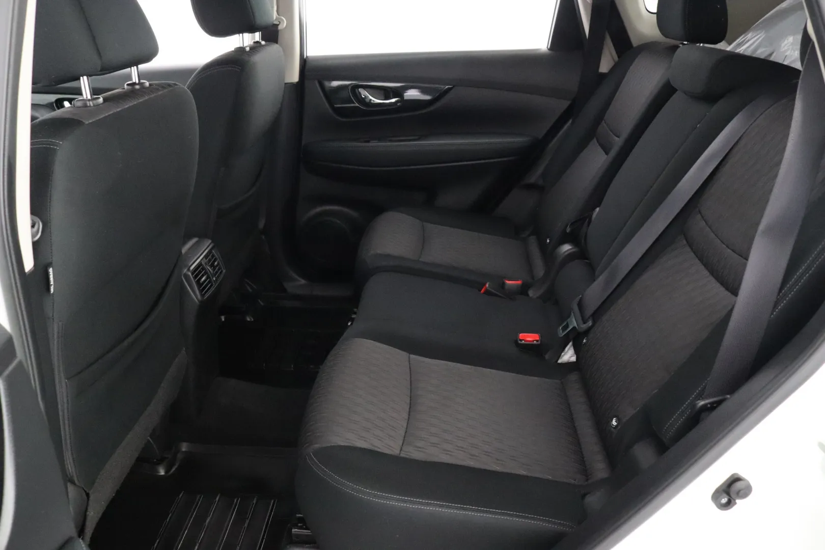 NISSAN X-Trail CON-572 carousel image