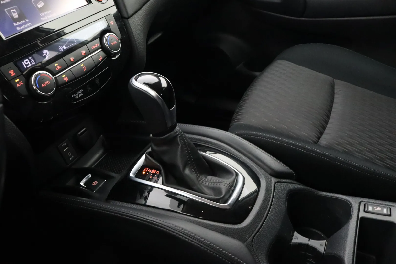 NISSAN X-Trail CON-572 carousel image