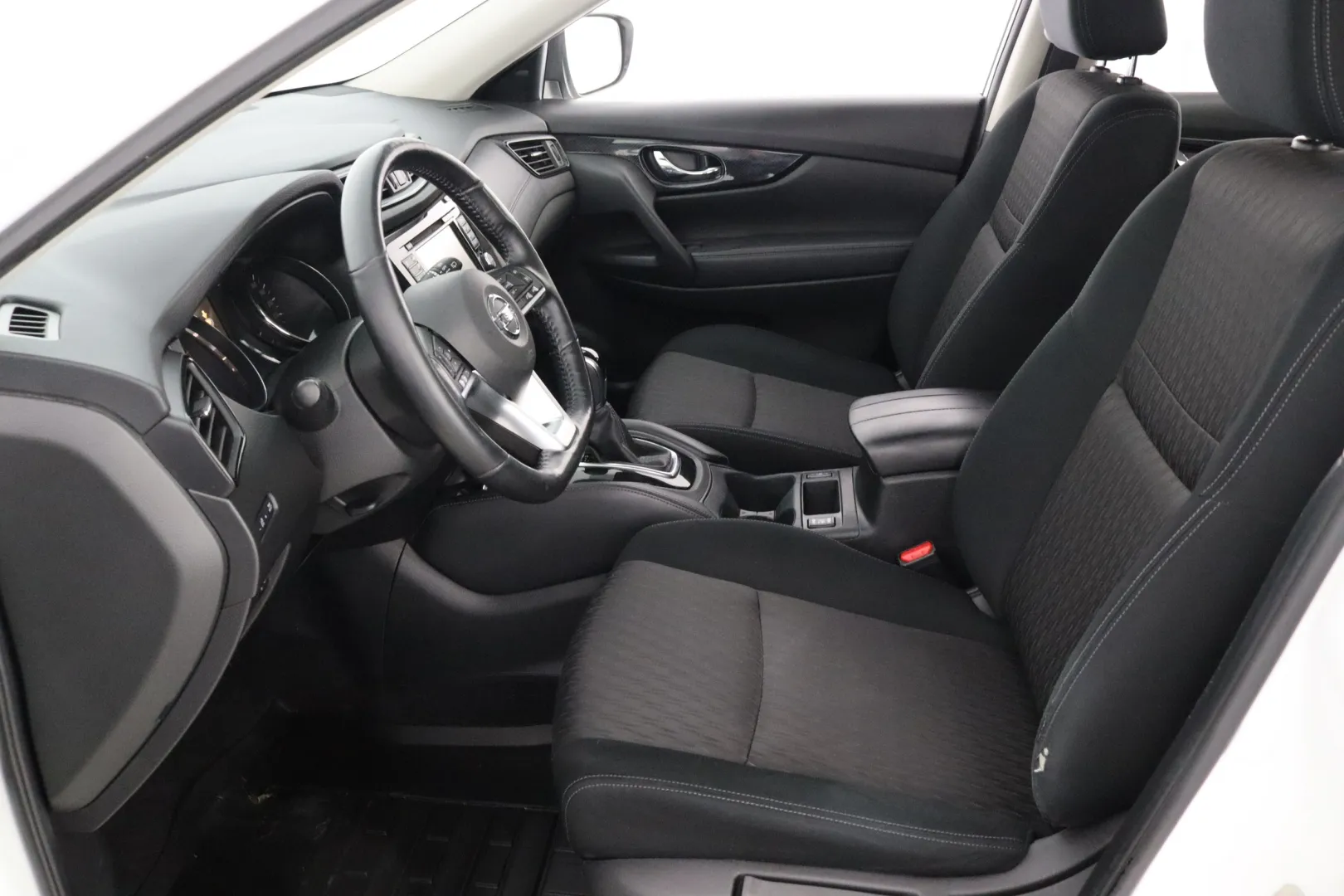 NISSAN X-Trail CON-572 carousel image