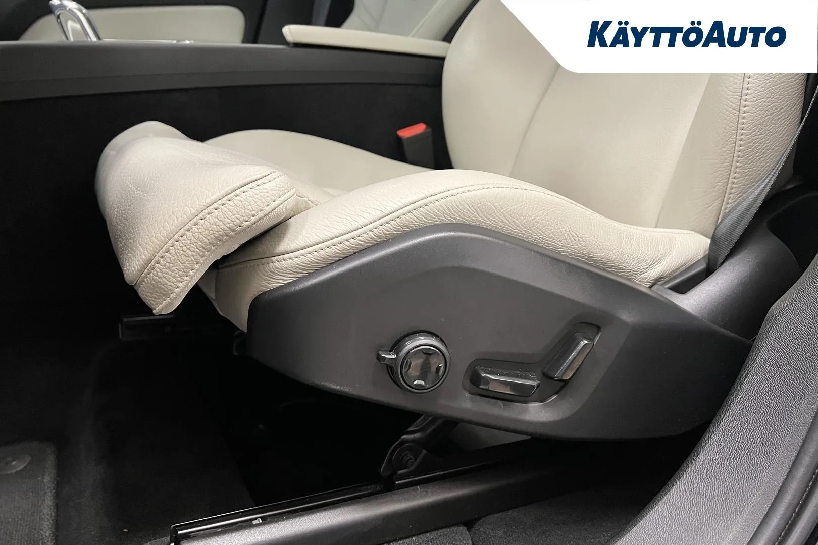 VOLVO XC60 XXC-185 carousel image
