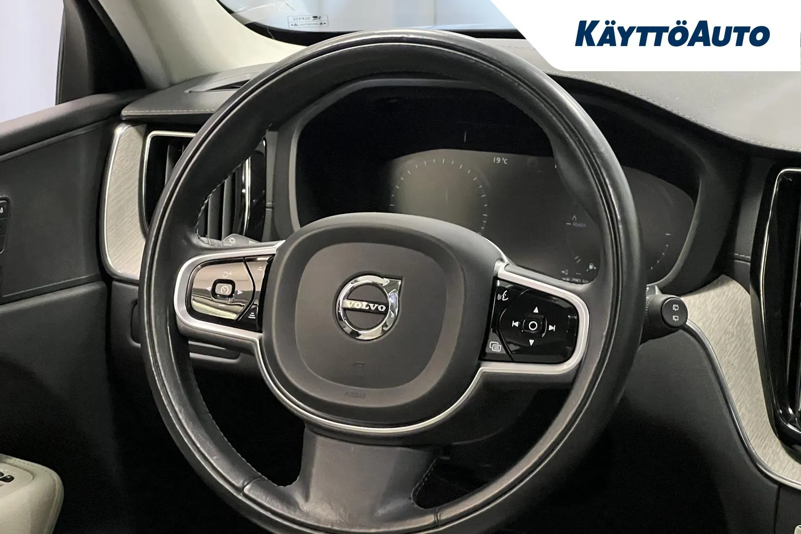 VOLVO XC60 XXC-185 carousel image