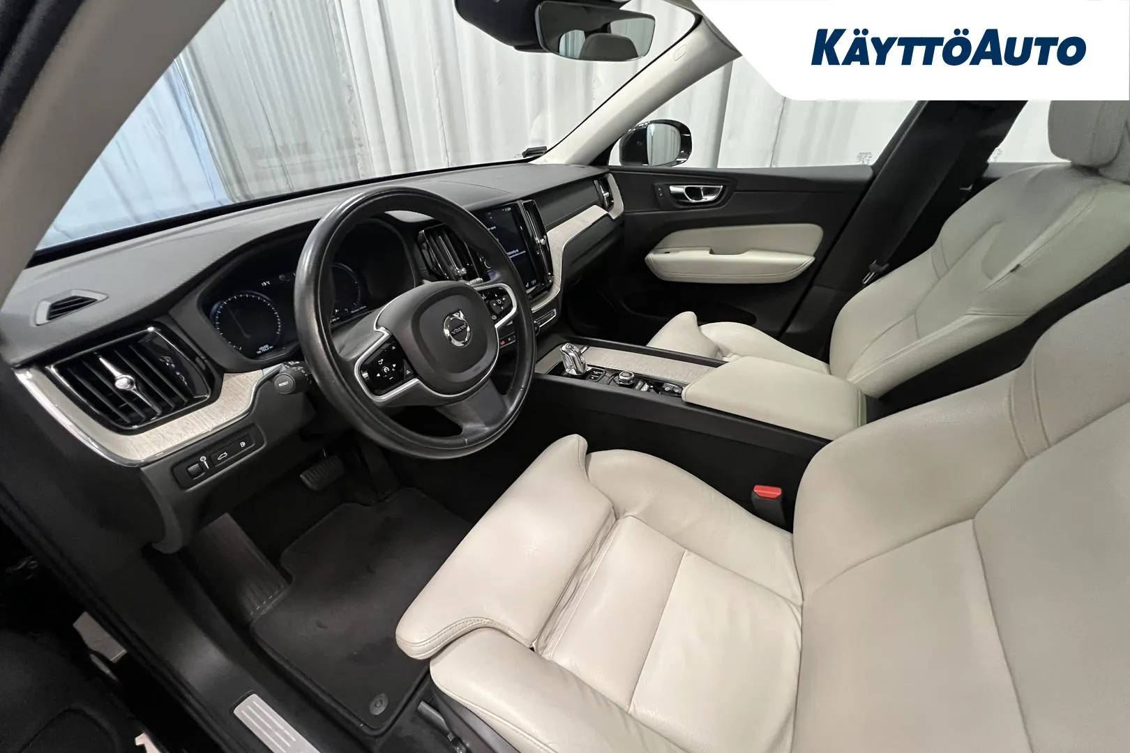 VOLVO XC60 XXC-185 carousel image