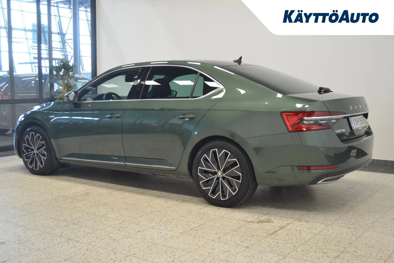 SKODA Superb XXH-263 carousel image