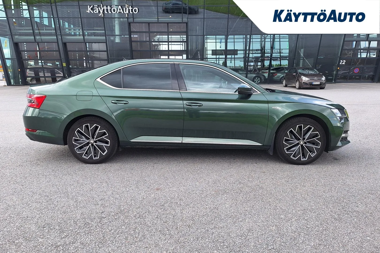 SKODA Superb XXH-263 carousel image