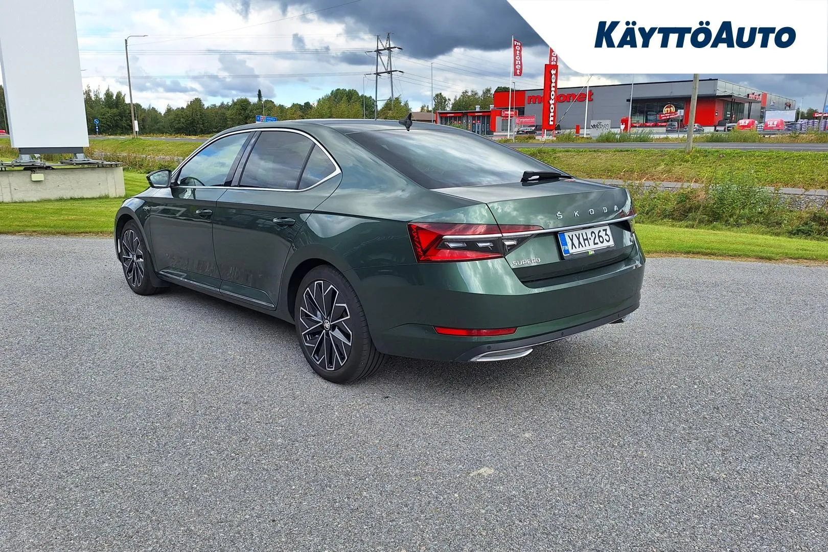 SKODA Superb XXH-263 carousel image