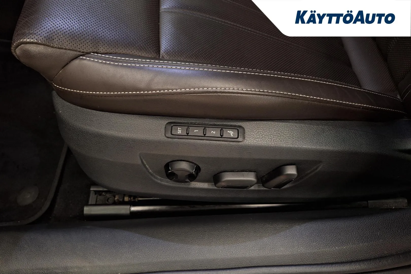 SKODA Superb XXH-263 carousel image