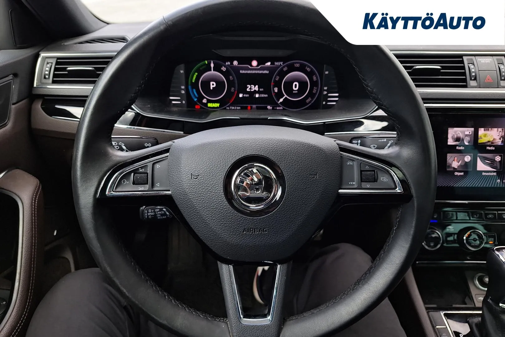 SKODA Superb XXH-263 carousel image