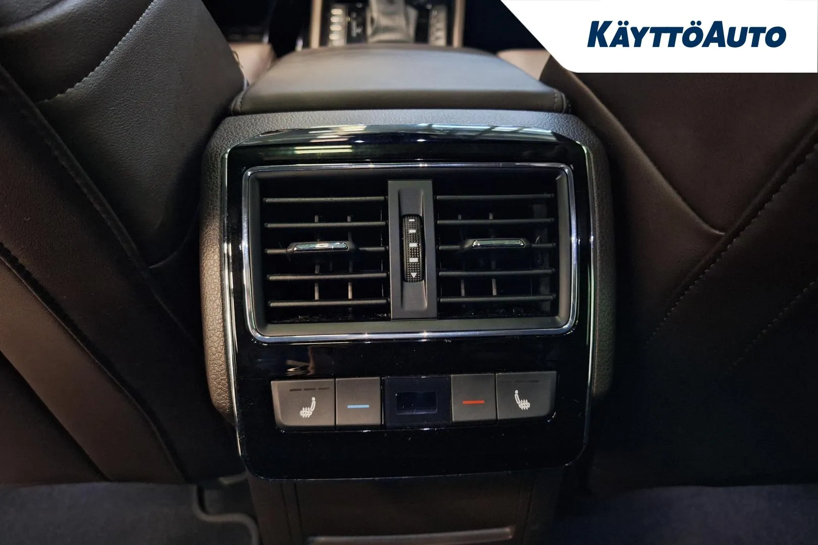 SKODA Superb XXH-263 carousel image