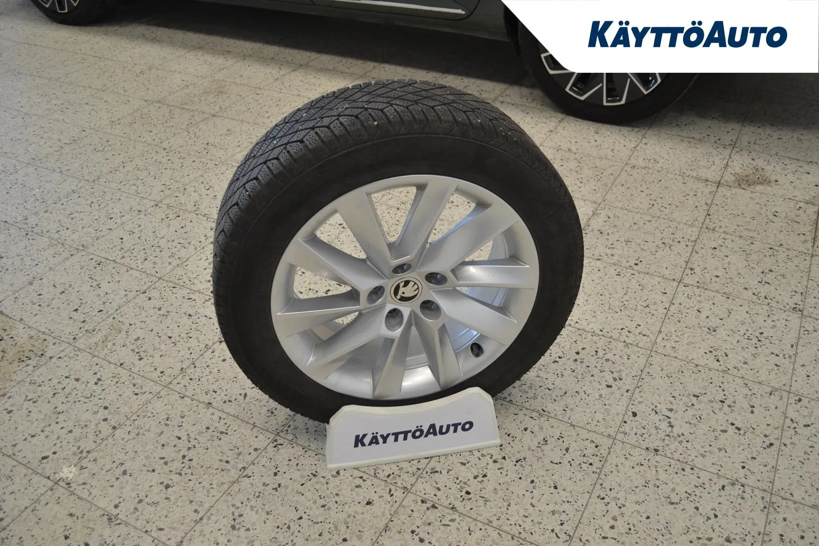 SKODA Superb XXH-263 carousel image