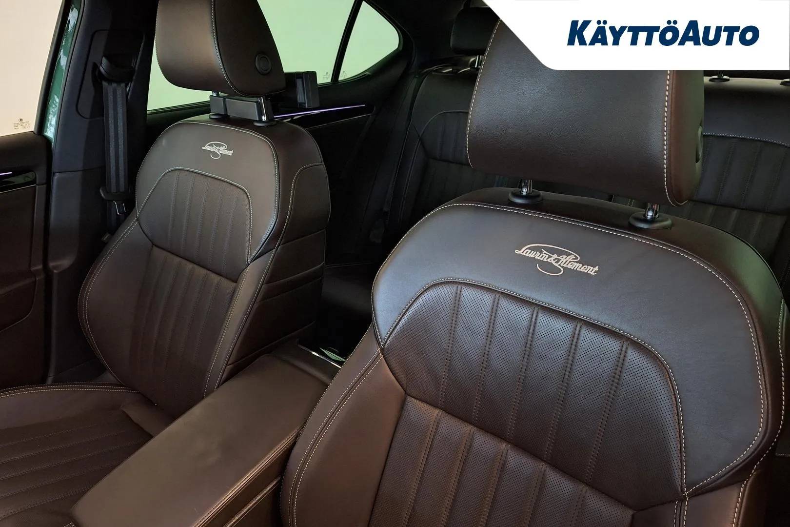 SKODA Superb XXH-263 carousel image