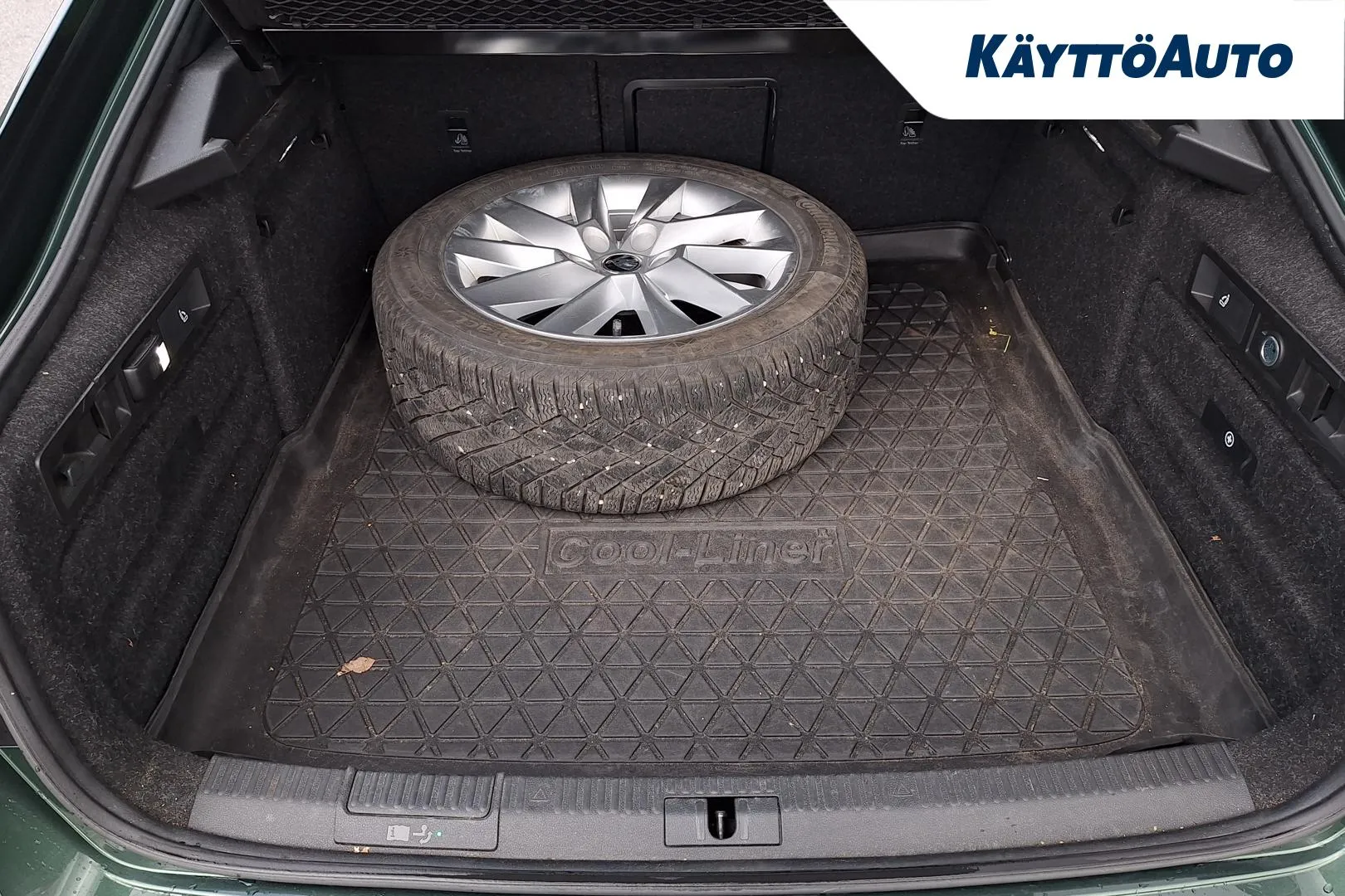 SKODA Superb XXH-263 carousel image