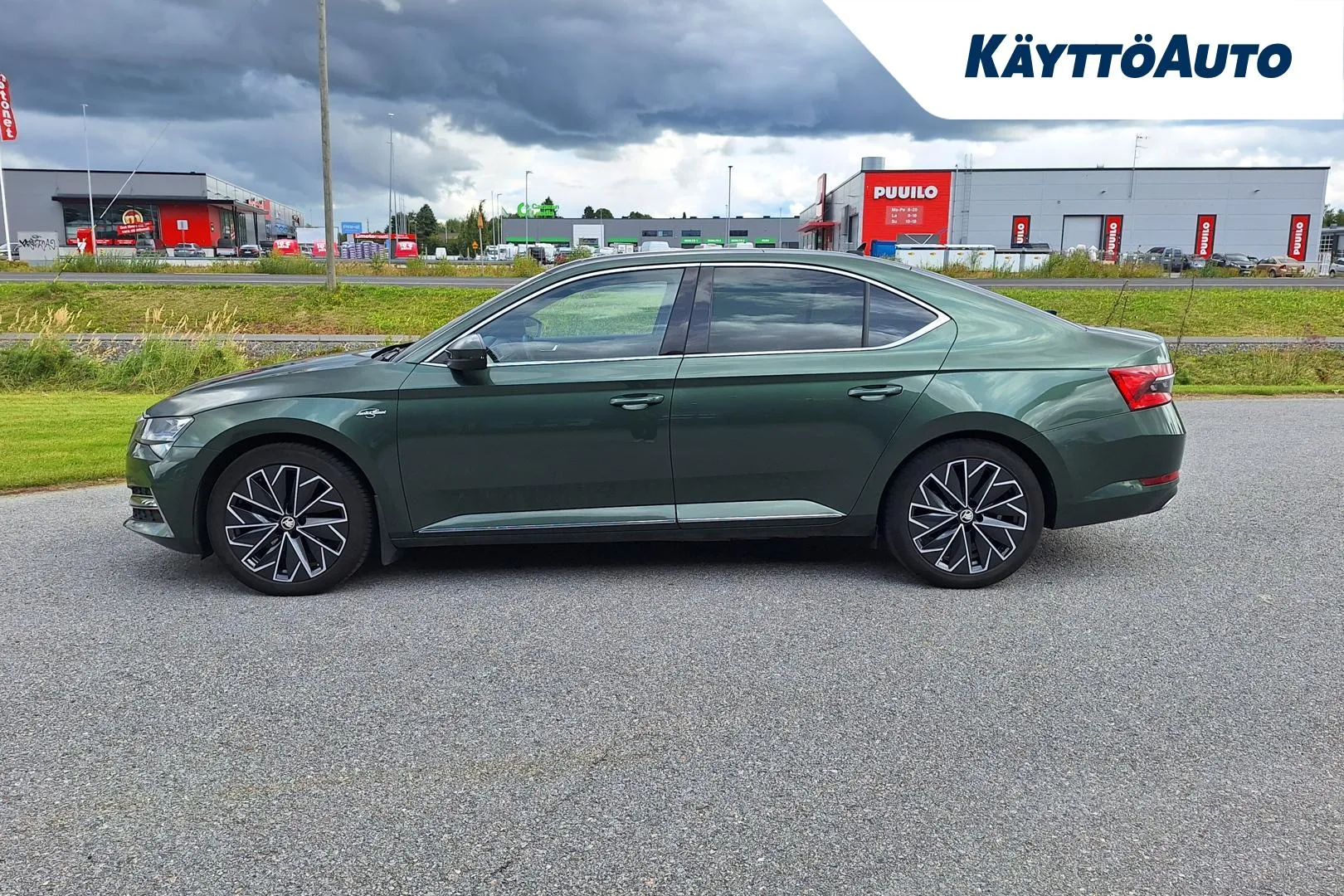 SKODA Superb XXH-263 carousel image