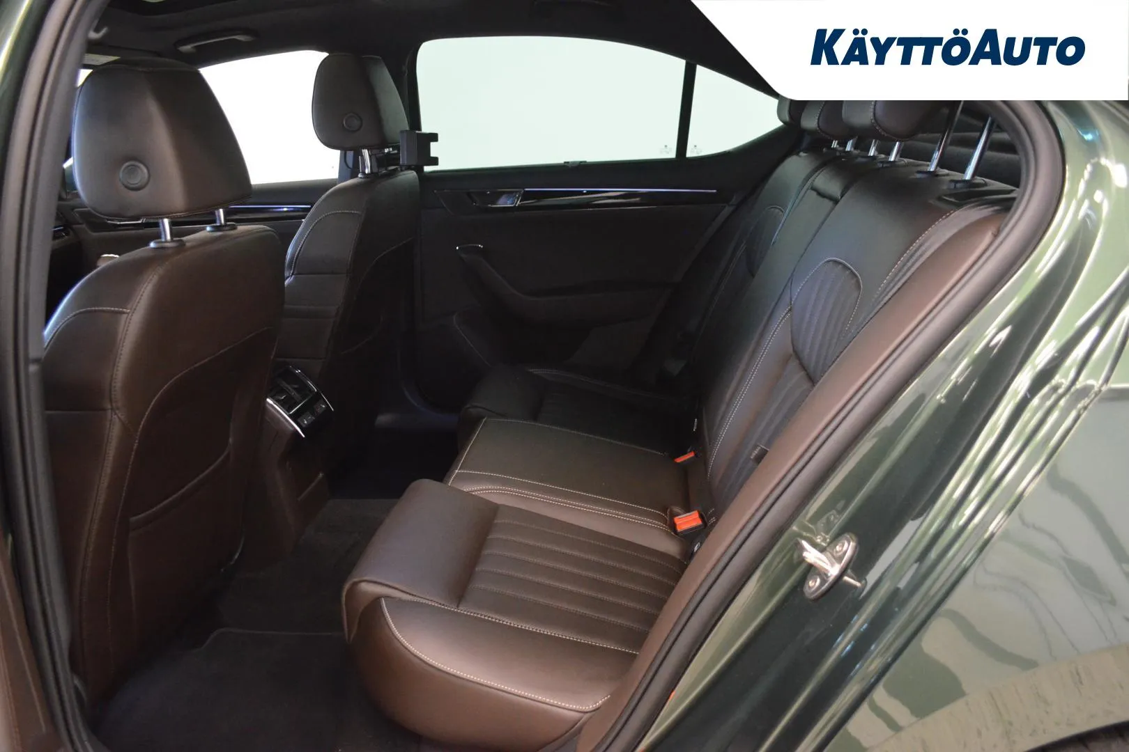 SKODA Superb XXH-263 carousel image