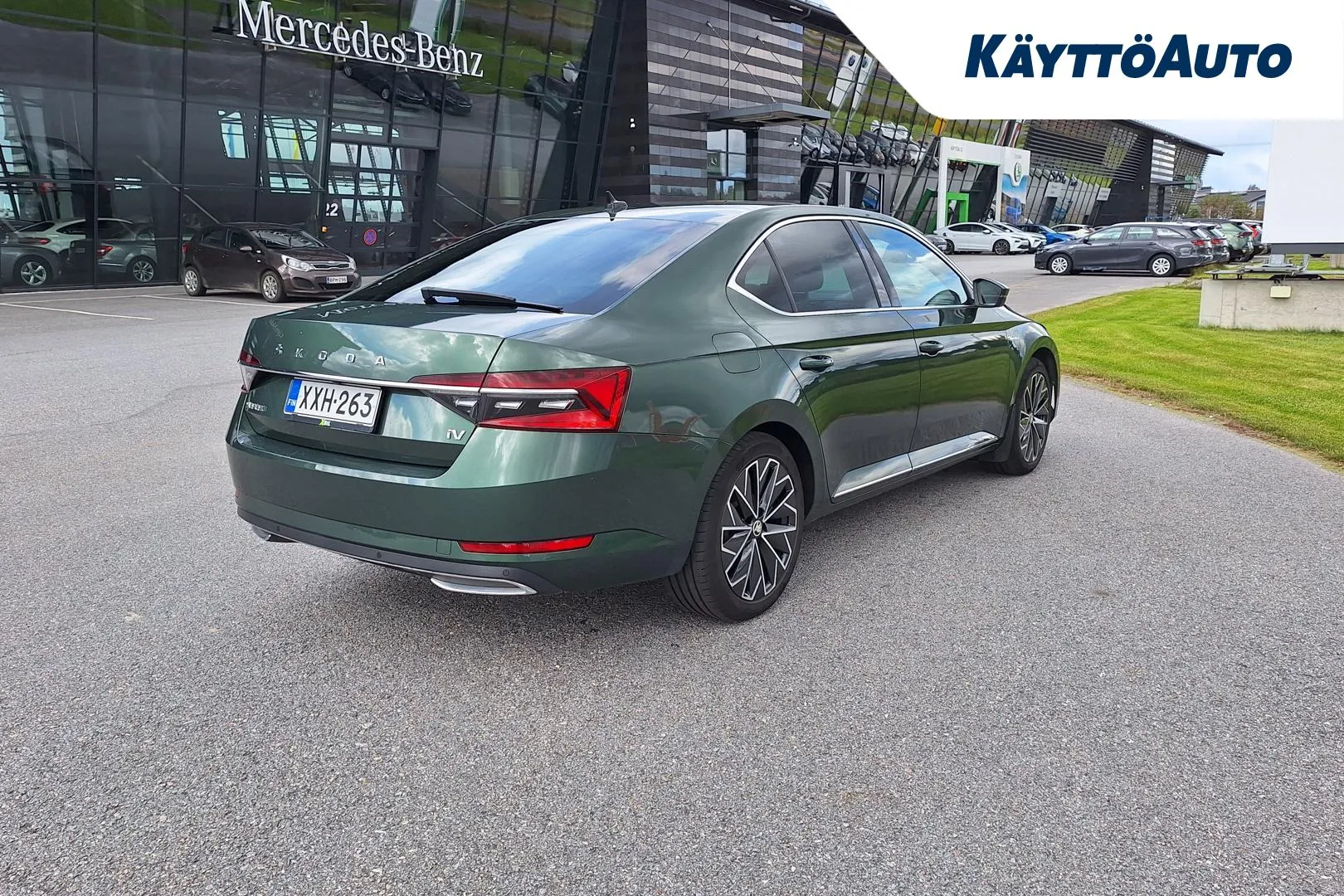 SKODA Superb XXH-263 carousel image