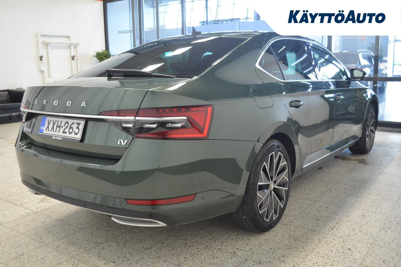 SKODA Superb XXH-263 carousel image
