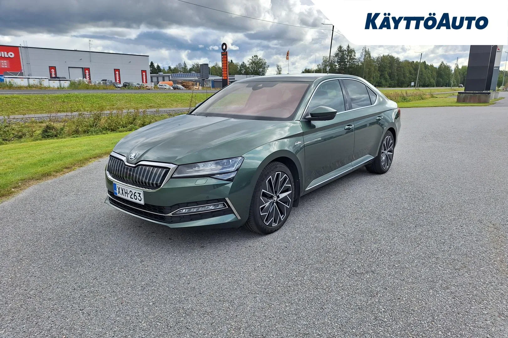 SKODA Superb XXH-263 carousel image