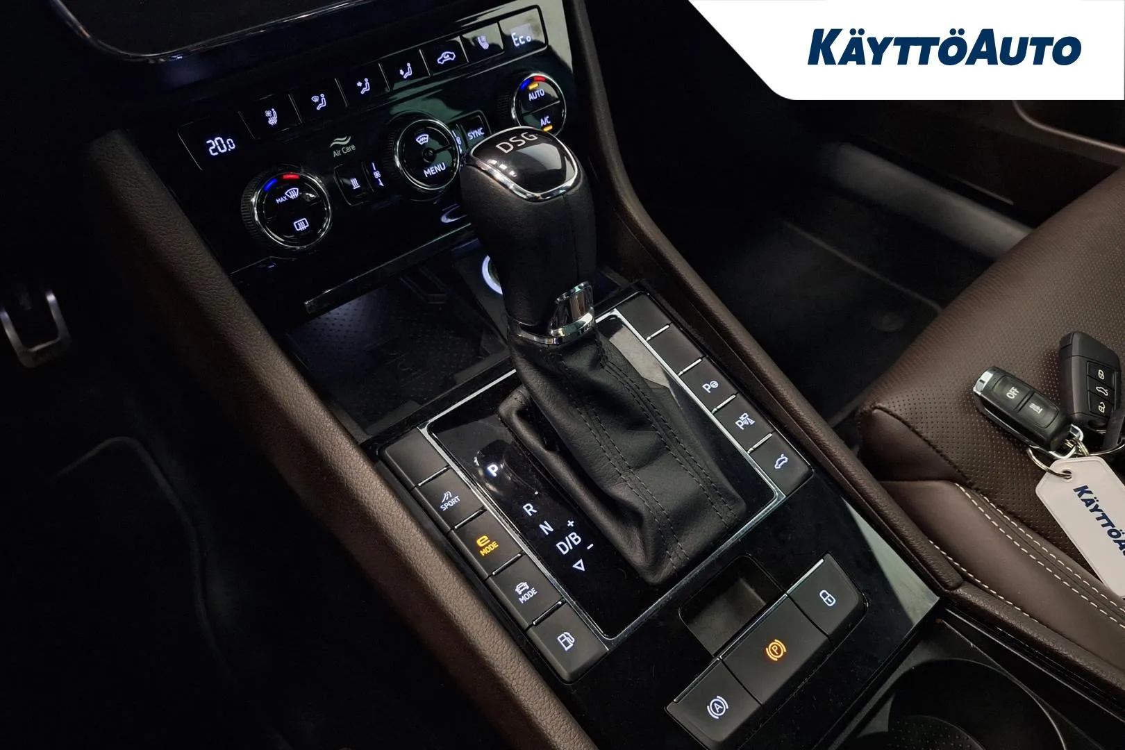 SKODA Superb XXH-263 carousel image