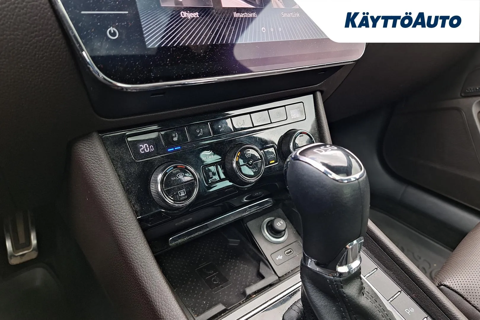 SKODA Superb XXH-263 carousel image
