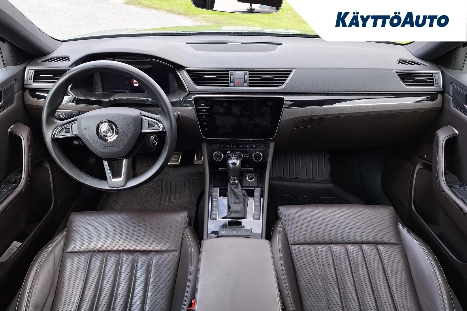 SKODA Superb XXH-263 carousel image