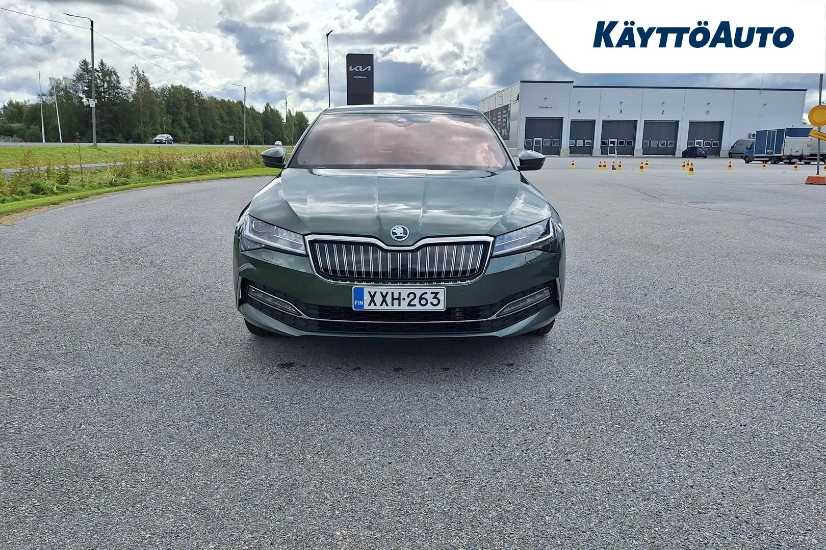SKODA Superb XXH-263 carousel image