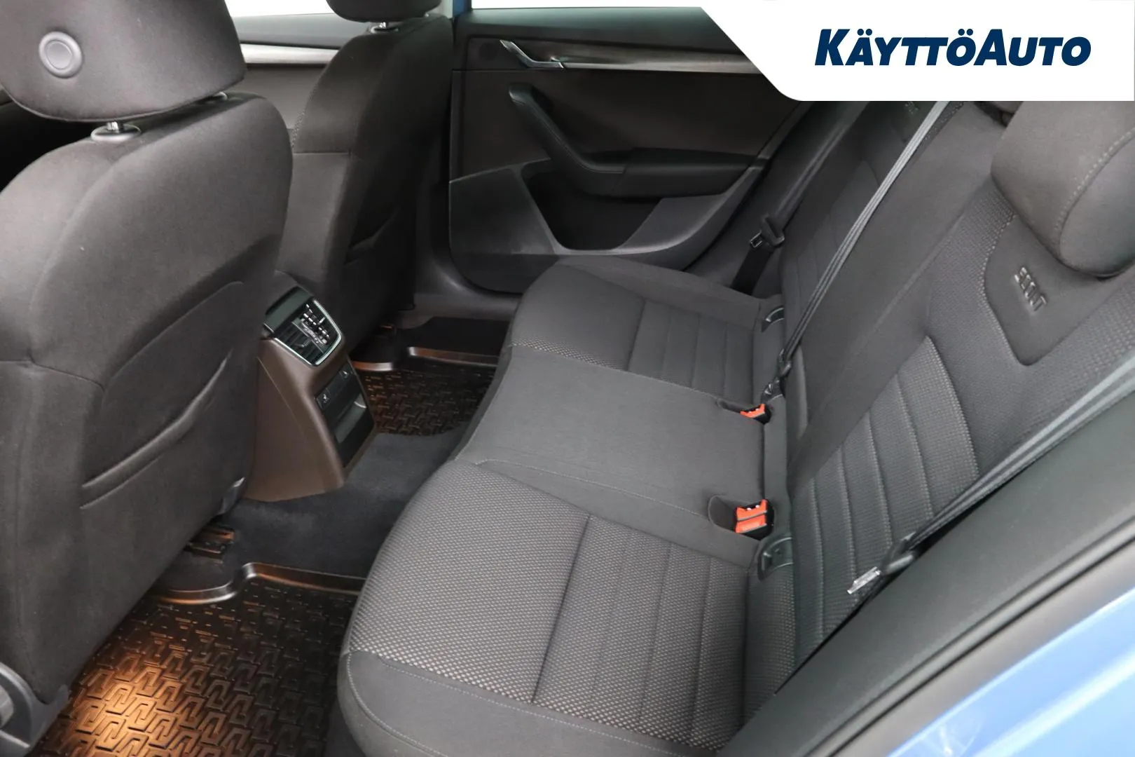SKODA Octavia BTV-593 carousel image