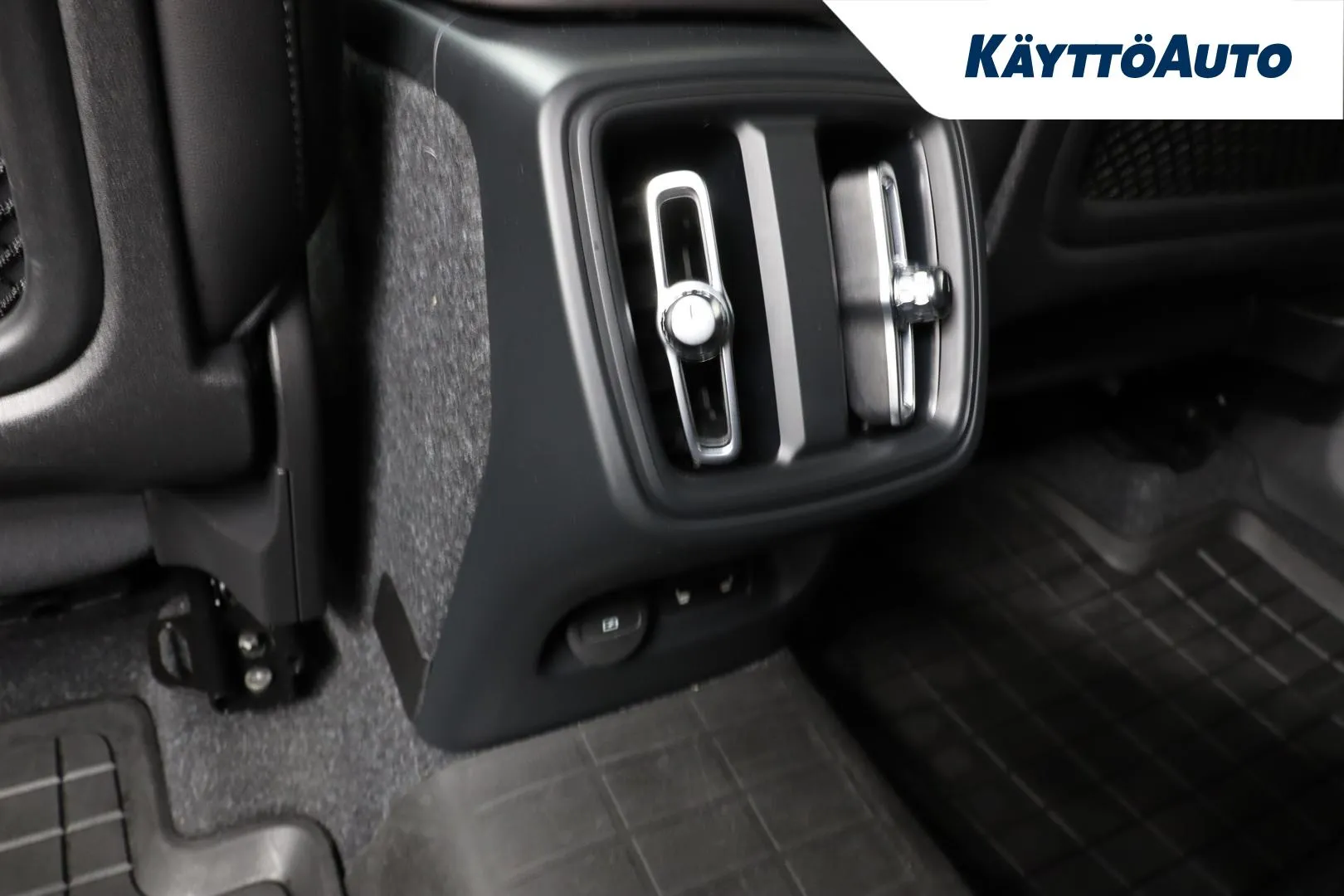 VOLVO XC40 GNH-244 carousel image