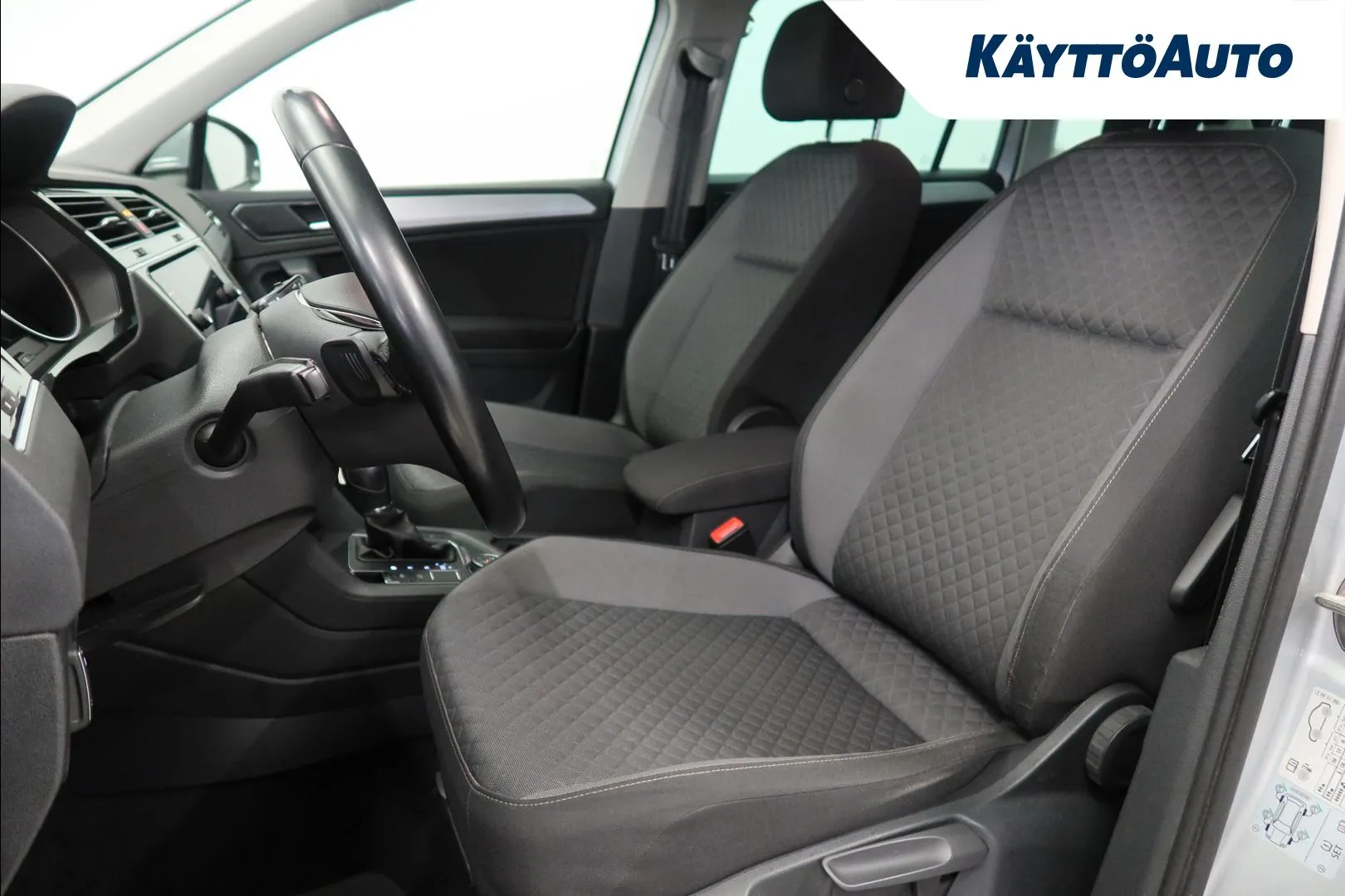 VOLKSWAGEN Tiguan SOC-903 carousel image