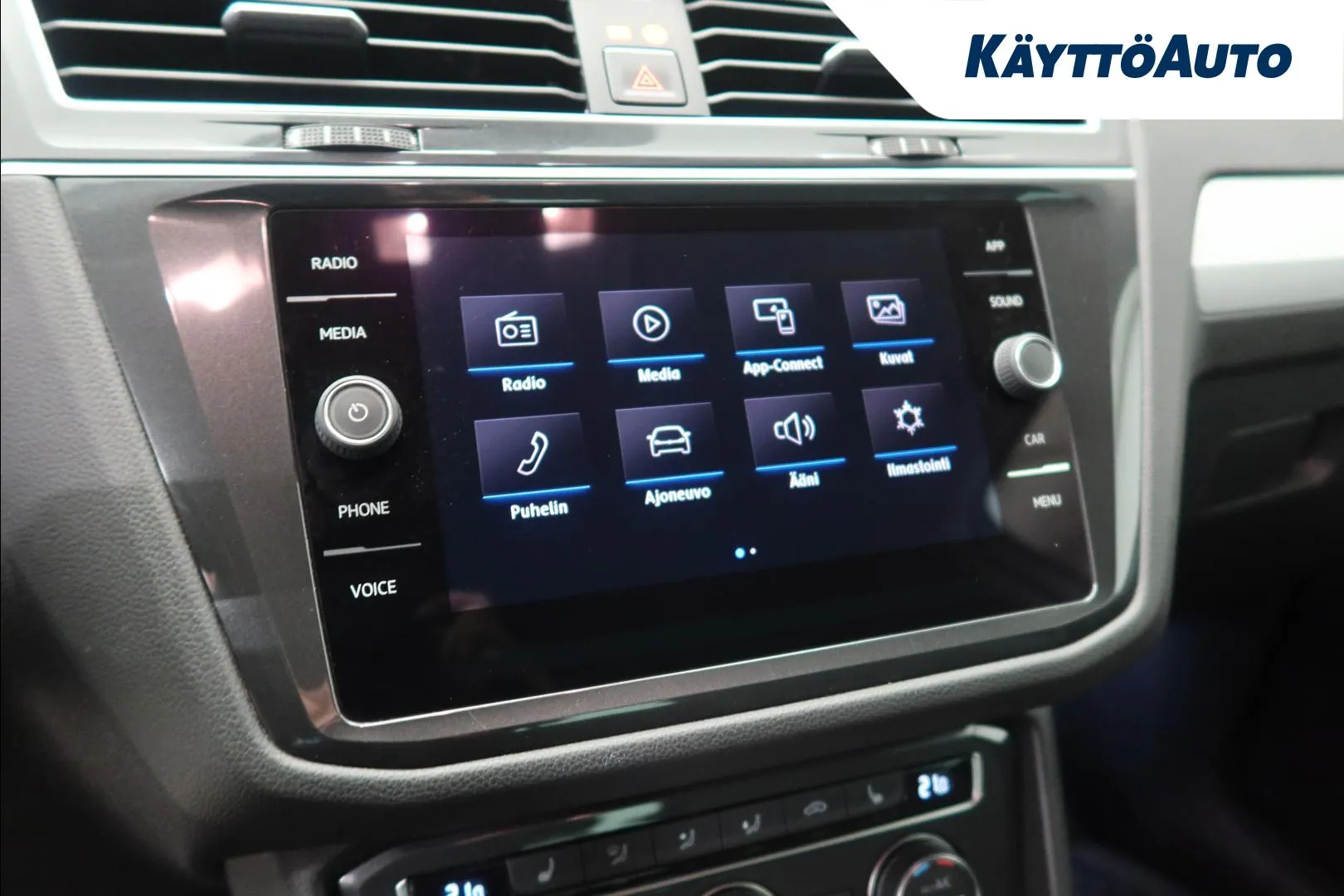 VOLKSWAGEN Tiguan SOC-903 carousel image