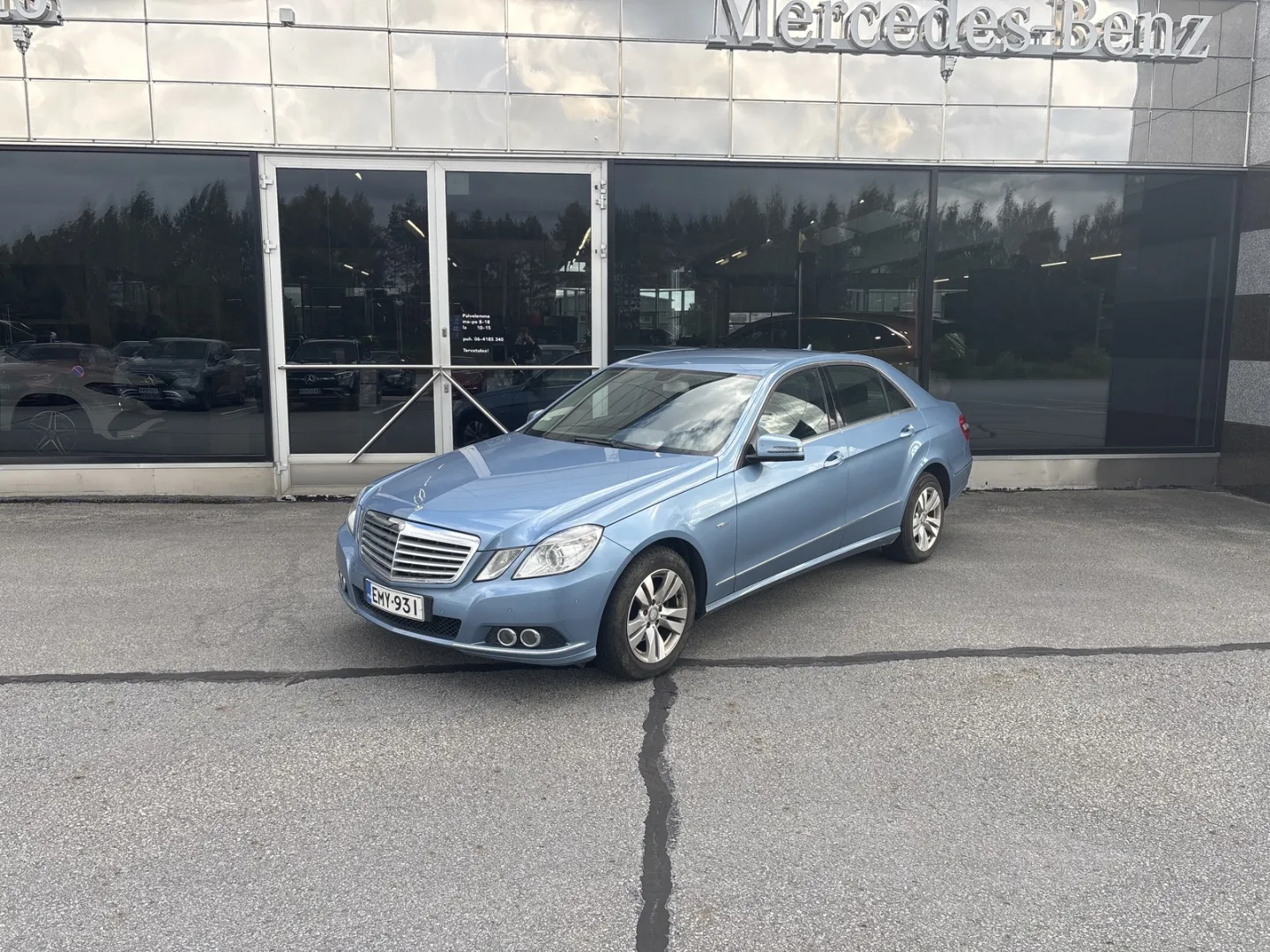 MERCEDES-BENZ E EMY-931 carousel image