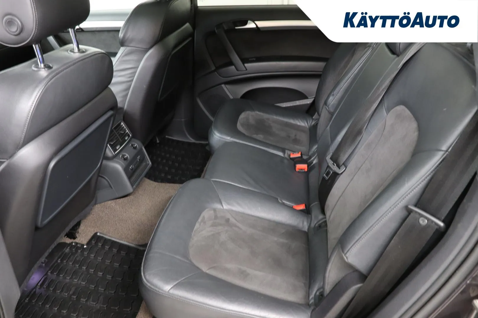 AUDI Q7 IJT-873 carousel image
